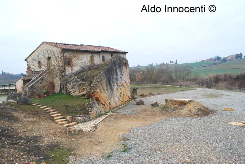 ACQUA BORRA: IL CASOLARE E LA ZONA DOVE SI TROVAVA LA VASCA 1' IMMAGINE